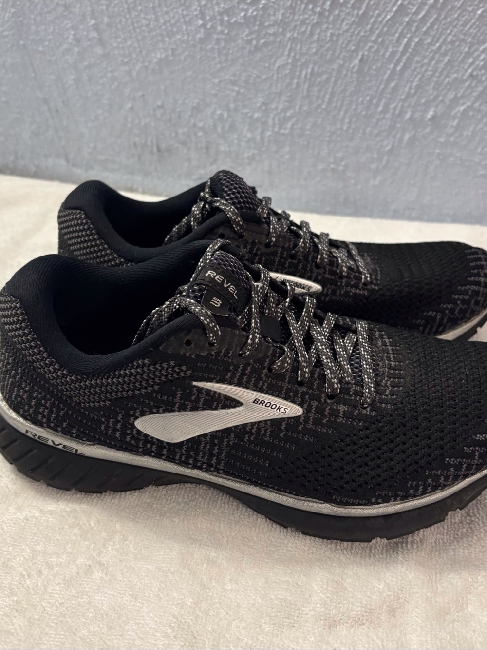 Brooks Womens Revel 3 Running Walking Shoes SZ 7 B Mediun BioMoGoDNA